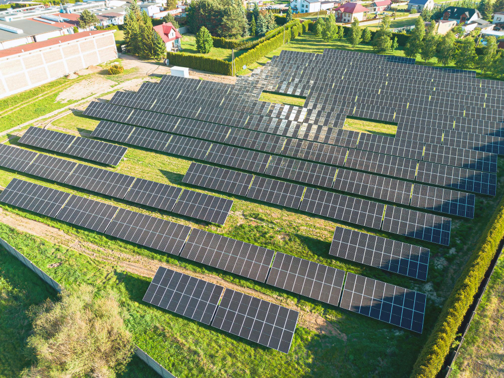 Photovoltaik Freiflächenanlage privat im Garten Titel