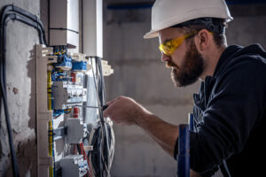 PV-Modul an Doppelstabmattenzaun befestigen, Verkabelung